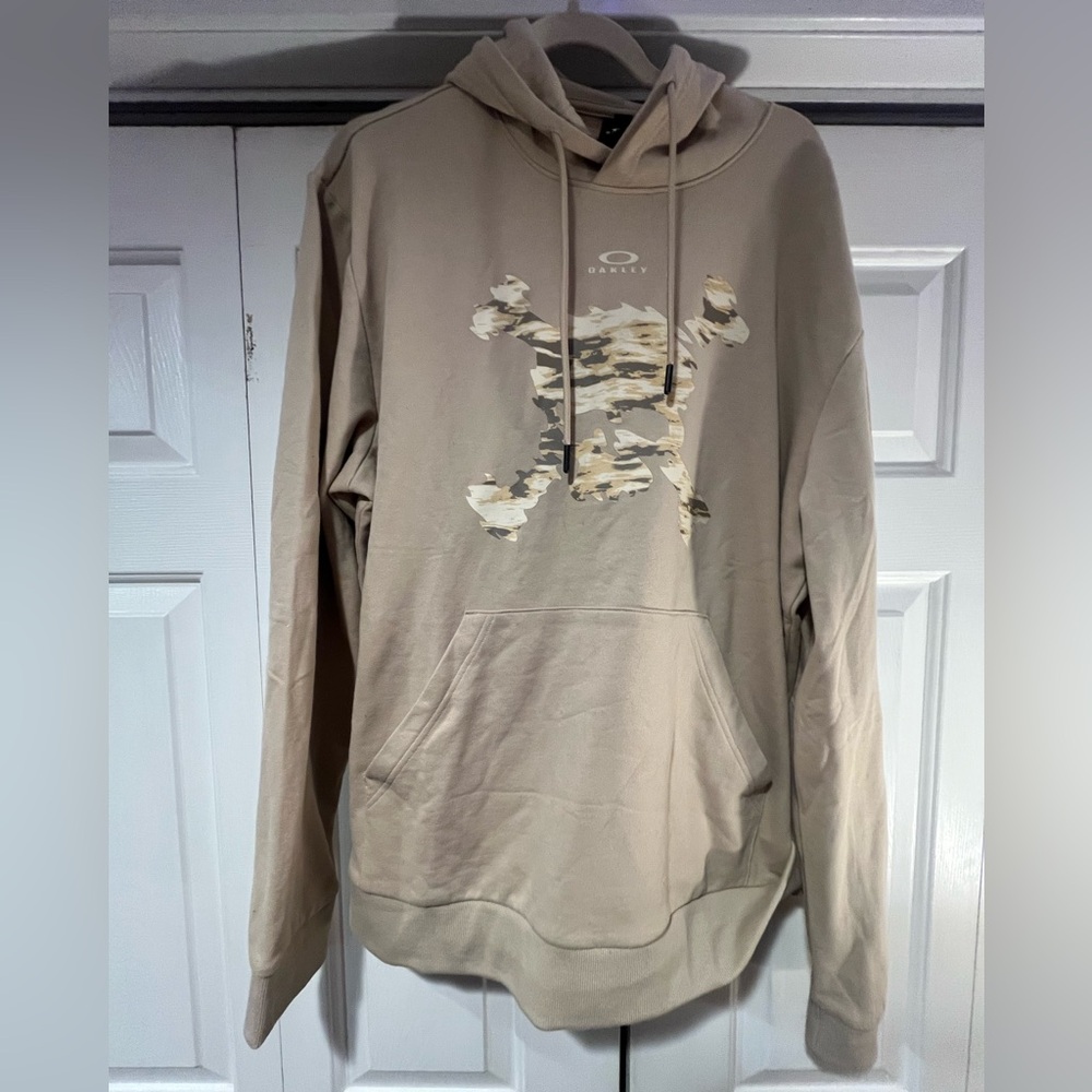 Men’s Oakley hoodie size XL